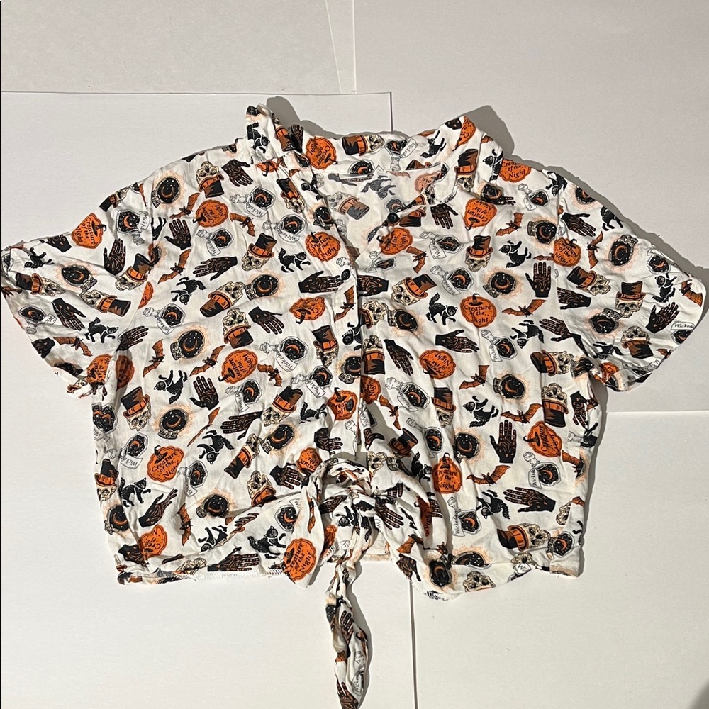 Spirit Halloween Womens Cropped Short Sleeve Blouse Wicked Vintage Black Cat XL